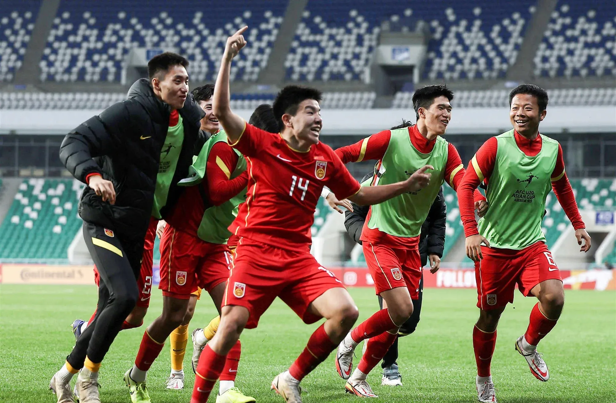 大比分压倒对手！国内球队晋级下一轮