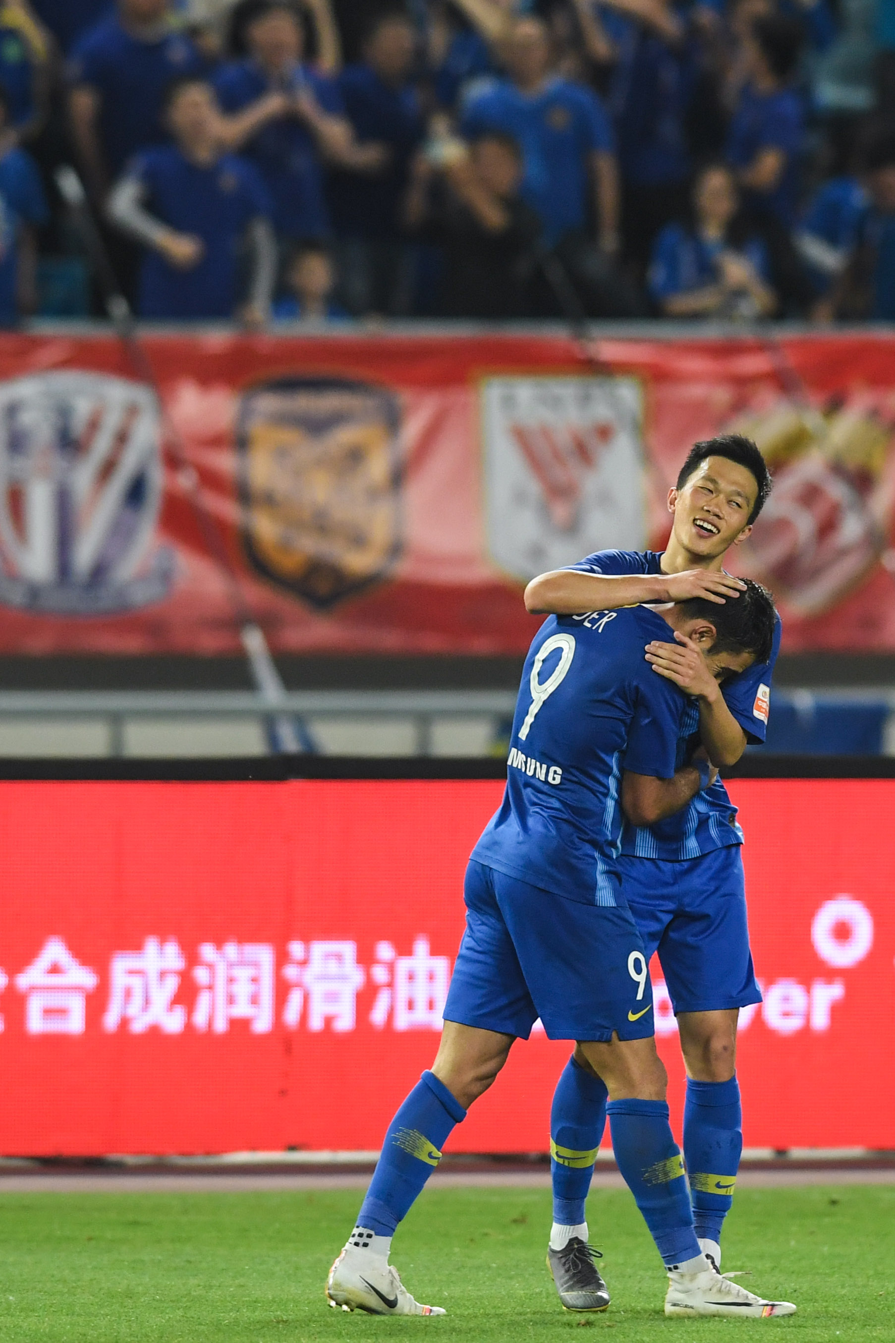 关于江苏苏宁主场大胜，稳定排名中超第三的信息