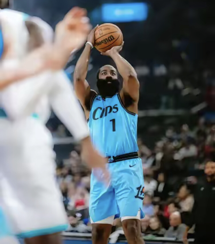 快船主场大胜黄蜂，信心高涨的简单介绍