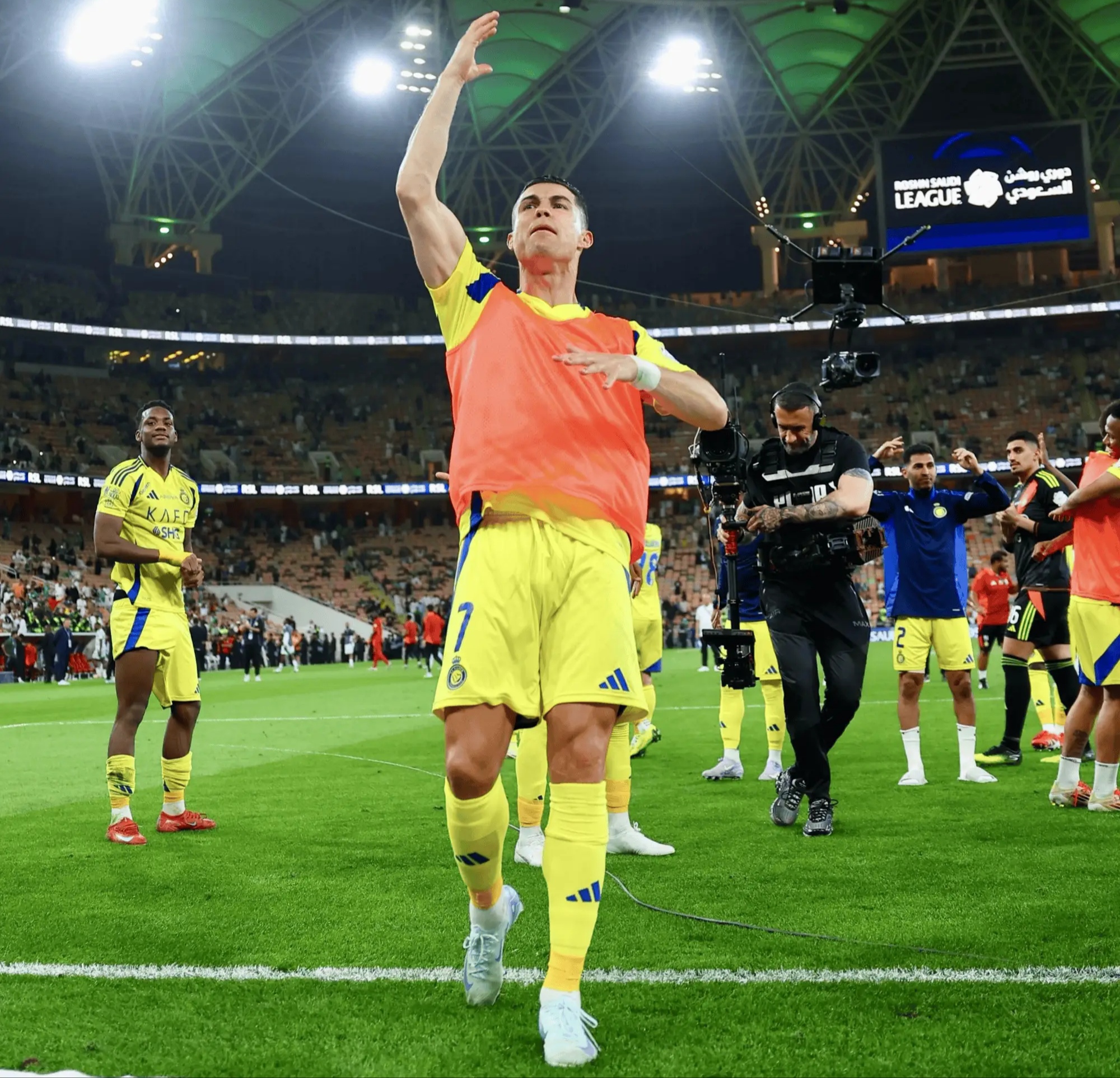 沙特球队获得比赛胜利，晋级半决赛