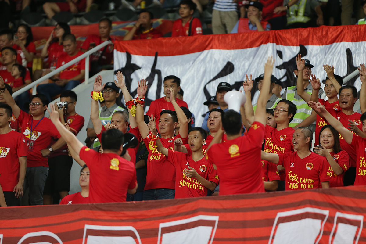 摩纳哥队取得历史性胜利，球迷狂欢不已的简单介绍